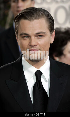 (Afp) - L'acteur américain Leonardo DiCaprio avec son oeil winks comme il assiste à la 62e Golden Globe Awards à Los Angeles, USA, 16 janvier 2005. DiCaprio a remporté le prix dans la catégorie meilleur pour sa part que le millionnaire américain Howard Hughes dans le film 'Aviator'. Banque D'Images