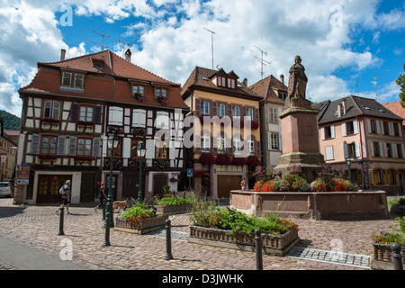 Rues de la vieille ville de Ribeauvillé, Haut-Rhin, Alsace, France Banque D'Images