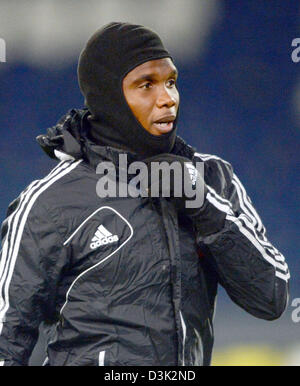 Joueur de football club FC Anzhi Makhachkala, Samuel Eto'o, prend part à une session de formation pour l'Europa League match de foot entre Hanovre à 96 AWD-Arena à Hanovre, Allemagne, 20 février 2013. Hannover 96 Anzhi Makhachkala va jouer le 21 février 2013. Photo : PETER STEFFEN Banque D'Images