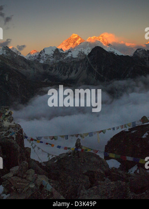 Vue du Mont Everest au coucher du soleil de Gokyo Ri, district de Solukhumbu, Himalaya, Népal, Purwanchal Banque D'Images
