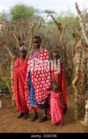 Enfants massaï lors d'une manyatta, Selenkay Conservancy, Kenya Banque D'Images