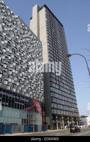 Le St Pauls Housing et le parking « Cheesegrater » de la rue Charles à Sheffield, en Angleterre Banque D'Images