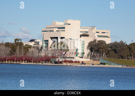 La Haute Cour d'Australie en s'appuyant sur les rives du lac Burley Griffin Canberra Australie Banque D'Images