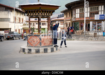 Des agents de la circulation à Thimphu, la capitale du Bhoutan, de l'Asie Banque D'Images