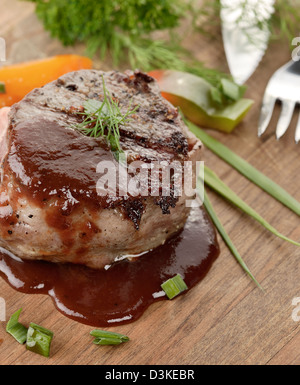 Pavé de boeuf grillé avec sauce barbecue Banque D'Images