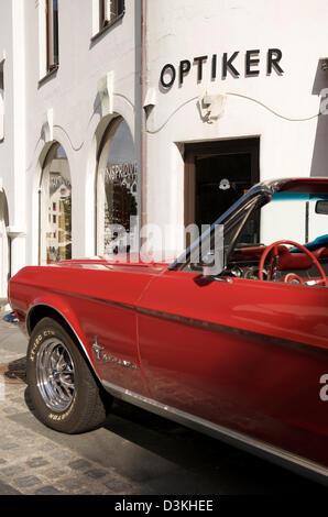 Voitures américaines classiques à un rallye automobile à Alesund en Norvège Banque D'Images