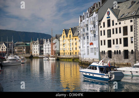 La jolie ville d'Ålesund art déco dans l'ouest de la norvège Banque D'Images