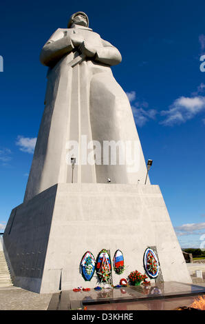 L'Aliocha war memorial domine la ville de Mourmansk, dans le Nord de la Russie Banque D'Images