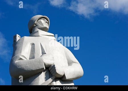 L'Aliocha war memorial domine la ville de Mourmansk, dans le Nord de la Russie Banque D'Images