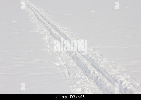 La texture de la neige blanche avec des formes irrégulières Banque D'Images