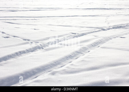 La texture de la neige blanche avec des formes irrégulières Banque D'Images