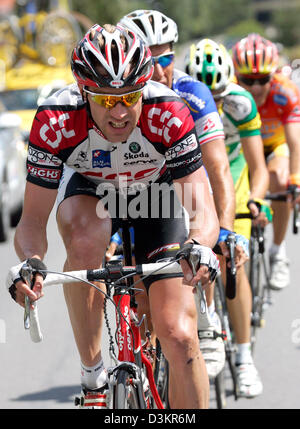 (Afp) - L'Allemand Jens Voigt de cycliste Team CSC en action lors de la 5e étape du Tour de France cycliste près de Sölden, l'Allemagne, vendredi, 19 août 2005. La 5e étape couvre une distance de 219,2 kilomètres de la ville de Sölden à Friedrichshafen. Le Tour de l'Allemagne couvre en neuf étapes sur une distance de 1 530 kilomètres de la ville d'Altenburg à Bonn. Banque D'Images