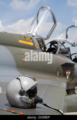 Casque de pilote sur la d'une armée de l'air en avion de chasse Mirage 2000 Banque D'Images