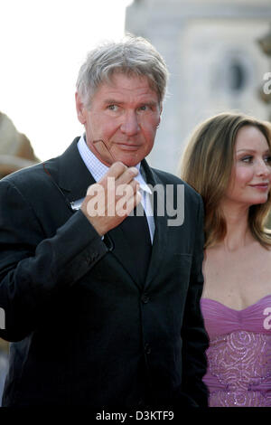 (Afp) - Le couple intérimaire Harrison Ford et Calista Flockhart arrivent à la première du film 'fragile' au Festival International du Film à Venise, Italie, 02 septembre 2005. Photo : Hubert Boesl Banque D'Images