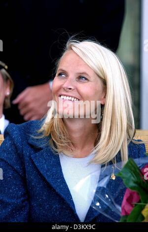 (Afp) - l'image montre les femmes enceintes La Princesse héritière Mette-Marit de Norvège au cours d'une visite à la ville d'Solbergelva, la Norvège, le 21 septembre 2005. (Pays-bas) Photo : Albert Nieboer Banque D'Images