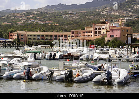 (Afp) - La photo date du 03 août 2005, montre l'hôtel Cala di Volpe '', l'une des plus belles stations balnéaires sur l'île de Sardaigne, Italie. Photo : Lars Halbauer Banque D'Images