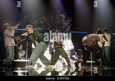 (Afp) - L'mebers de American boy bande 'Backstreet Boys' effectuer à Dresde, Allemagne, le jeudi 06 octobre 2005. Après une pause de cinq ans, le groupe est de retour à nouveau à promouvoir leur nouvel album 'jamais'. Photo : Andreas Weihs Banque D'Images