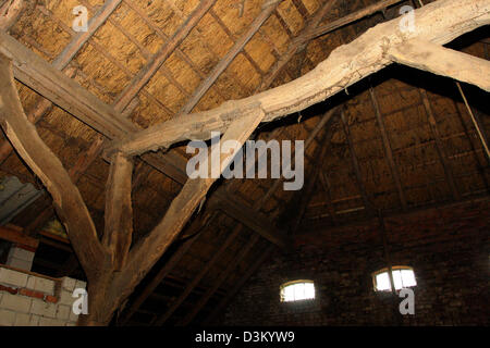 (Afp) - La photo date du 03 août 2005 Old montre des images dans une grange de la ville de la Frise orientale Firrel, Allemagne. Photo : Heiko Wolfraum Banque D'Images