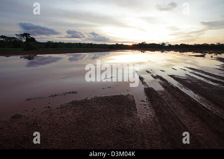 Réflexions dans l'eau au coucher du soleil Banque D'Images