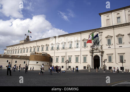 (Afp) - Vue sur le palais du Quirinal à Rome, Italie, le 18 septembre 2005. Rome a été construite sur sept collines, de l'Aventin, Capitole, Esquilin, Palatin, Quirinal et Viminal Célius. Photo : Lars Halbauer Banque D'Images