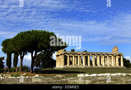 (Afp) - l'image montre les ruines de la temple de Ceres fin de 6e siècle avant J.-C. à Paestum dans la région de Campanie, Italie, 13 septembre 2005. Le temple était dédié à la déesse Athéna / Minerva. Photo : Matthias Schrader Banque D'Images