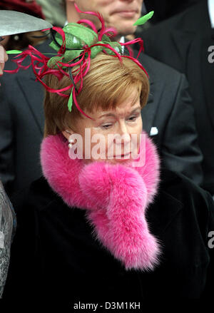 La princesse Christina, les handicapés lourds visuellement la sœur de la Reine Beatrix des Pays-Bas, arrive à l'église mariage du Prince Floris à Naarden, Pays-Bas, 22 octobre 2005. (Pays-bas) Photo : Albert Nieboer Banque D'Images