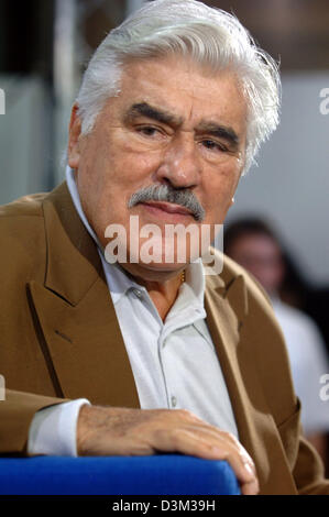 (Afp) - L'Allemand acteur, chanteur et auteur Mario Adorf en photo au Salon du livre de Francfort à Francfort, Allemagne, 22 octobre 2005. Photo : Jan Woitas Banque D'Images