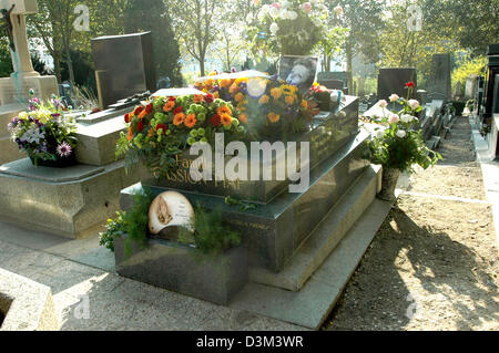 (Afp) - l'image montre la tombe du chanteur de la chanson française Edith Piaf (Edith Giovanna Gassion, née le 19 décembre 1915 à Paris et mort le 11 octobre 1963 iin Cannes) au cimetière Père Lachaise à Paris, France, 9 octobre 2005. Photo : Helmut Heuse Banque D'Images