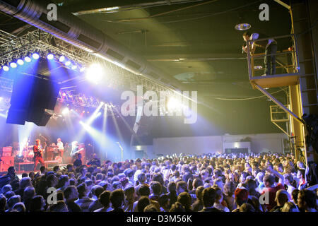 (Afp) - Le Kaiser Chiefs effectuer à l'occasion de l'O2 Musicflash au Georg Elser hall à Munich, Allemagne, 04 novembre 2005. Photo : Stephan Goerlich Banque D'Images