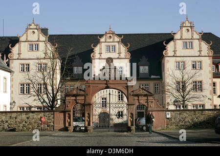 (Afp) - La photo montre le château daté 1250 dans Friedberg / Hesse, Allemagne, 01 décembre 2005. La ville de Friedberg découle de l'origine un fort romain. Depuis la base même en 1246, le comté du burgrave de Friedberg utilisé pour être une république aristocratique dans les 13e et 14e siècle. La Fédération de Darmstadt / Hesse s'est produit en 1834. Photo : Frank May Banque D'Images