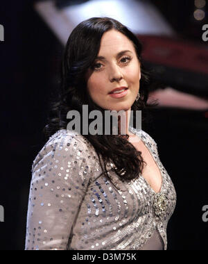 (Afp) - La chanteuse pop britannique Melanie C effectue au cours de la télévision allemande gala 'Stefan Friedrichshafen Große Nacht der Stars' (Stefan Raab's Big Night of the Stars) à Cologne, en Allemagne, vendredi, 09 décembre 2005. De nombreuses stars allemandes et internationales du monde du spectacle ont pris part au programme. L'émission sera diffusée le 22 décembre 2005. Photo : Joerg Carstensen Banque D'Images