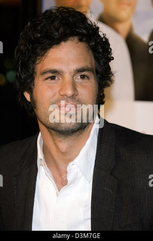 (Afp) - L'acteur Mark Ruffalo pose lors de la première mondiale du film 'La rumeur dit qu' au Chinese Theatre à Hollywood, Los Angeles, USA, 15 décembre 2005. Photo : Hubert Boesl Banque D'Images