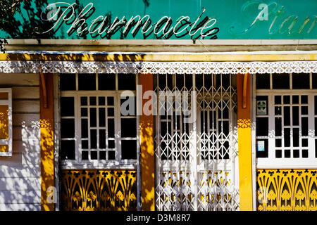 Façade de la pharmacie fermée à Cilaos, île française de la Réunion, océan Indien Banque D'Images