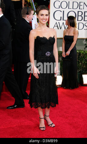 (Afp) - L'actrice Natalie Portman nous arrive pour le 63e Congrès annuel de Golden Globe Awards au Beverly Hilton Hotel à Los Angeles, USA, 16 janvier 2006. Photo : Hubert Boeslsm Banque D'Images