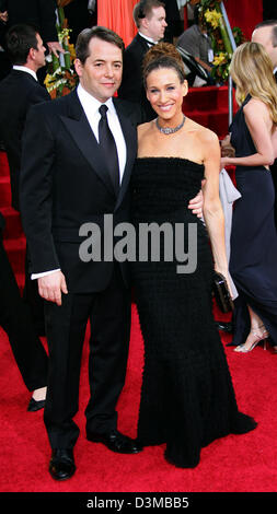 (Afp) - Actrice américaine Sarah Jessica Parker et son mari l'acteur américain Matthew Broderick arrivent à la 63e Congrès annuel de Golden Globe Awards au Beverly Hilton Hotel à Los Angeles, USA, 16 janvier 2006. Photo : Hubert Boesl Banque D'Images