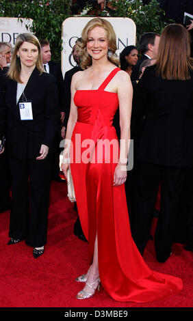 (Afp) - L'actrice Laura Linney nous pose à l'arrivée pour le 63e Congrès annuel de Golden Globe Awards au Beverly Hilton Hotel à Los Angeles, USA, 16 janvier 2006. Photo : Hubert Boesl Banque D'Images