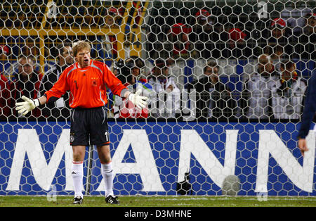 Gardien de football national allemand Oliver Kahn gestes pendant la match amical contre l'équipe américaine au stade Signal Iduna Park de Dortmund, Allemagne, mercredi, 22 mars 2006. Photo : Michael Hanschke Banque D'Images