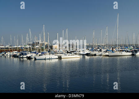 Yachts amarrés à l'embouchure de la rivière Ely, Cardiff Yacht Club, Cardiff Bay, Cardiff, Galles du Sud. Banque D'Images