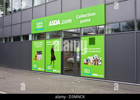 Cliquez sur Collecter & home shopping outlet de supermarché britannique Asda à Reading, au Royaume-Uni. Banque D'Images