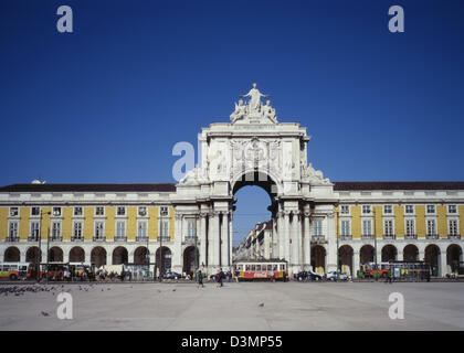 Le Portugal, Lisboa, Arco de Rua Augusta, Praça do Comércio, Strassenbahn, Torbogen Banque D'Images