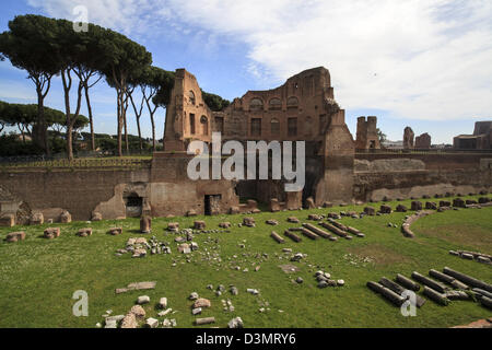 Vestiges d'un stade qui fait partie de l'époque de Domitien 1er siècle palais sur la colline du Palatin à Rome Banque D'Images