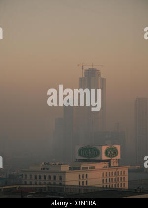 Dans les immeubles au lever du jour de smog dans la région de Tianjin, Chine Banque D'Images