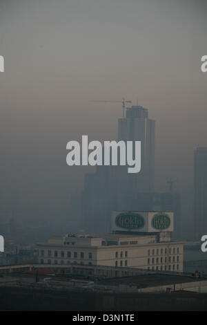 Dans les immeubles au lever du jour de smog dans la région de Tianjin, Chine Banque D'Images