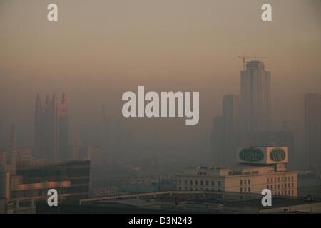 Dans les immeubles au lever du jour de smog dans la région de Tianjin, Chine Banque D'Images