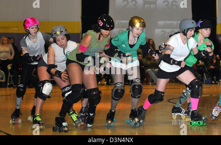 Roller Derby amateur dans la région de Groton CT USA Banque D'Images