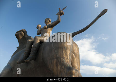 Aghios Nikolaos, metal statue de "l'Europe" fille de roi Phénicien Aginoras, et mère du roi Minos créateur de la Minoan c Banque D'Images