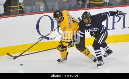 Quinnipiac University Vs UCONN match de hockey d'action. 2/22/2013. Il fait Quinnipiac aux championnats nationaux en 2013 Banque D'Images