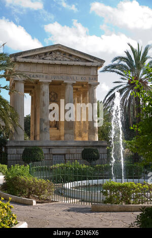 La Valette, Malte, le memorial à Alexander Ball sous la forme d'un temple romain en marbre Banque D'Images