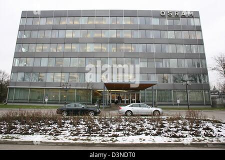 Une vue de la siège de l'ampoule Osram fabricant allemand à Munich, Allemagne, le 12 avril 2006. Osram, qui a été une filiale de Siemens depuis 1978 avec 49 usines dans 19 pays, célébrera son 100e anniversaire le 17 Aptil 2006. Photo : Peter Kneffel Banque D'Images