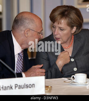 La chancelière allemande Angela Merkel (R) rencontre avec le représentant de l'économie allemande chef de Goldman Sachs Henry Paulsen (L) à New York, USA, jeudi 4 mai 2006. Photo : Grimm par les pairs Banque D'Images